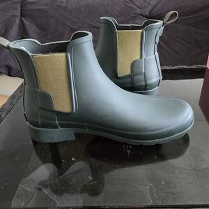Hunter Green Rain Boots SIZE 7